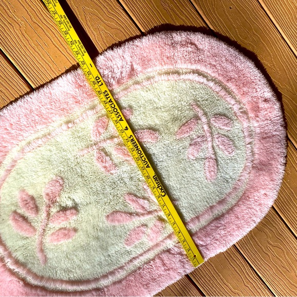 Source Unknown Bath Vintage Oval Bathroom Rug Pink White Rare 6s70s
